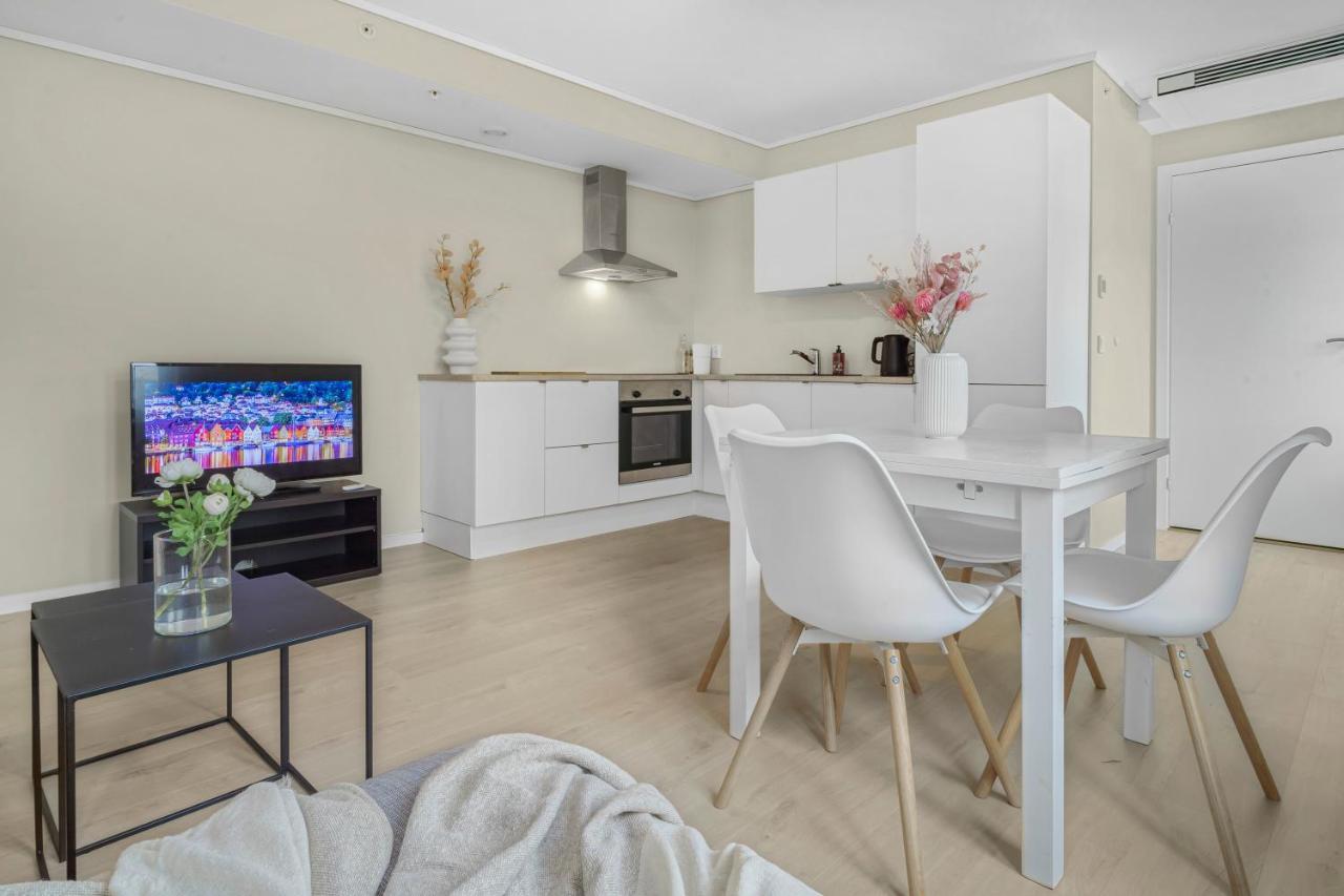 Contemporary City-Apartement With Views Of The Dock! 卑爾根 外观 照片
